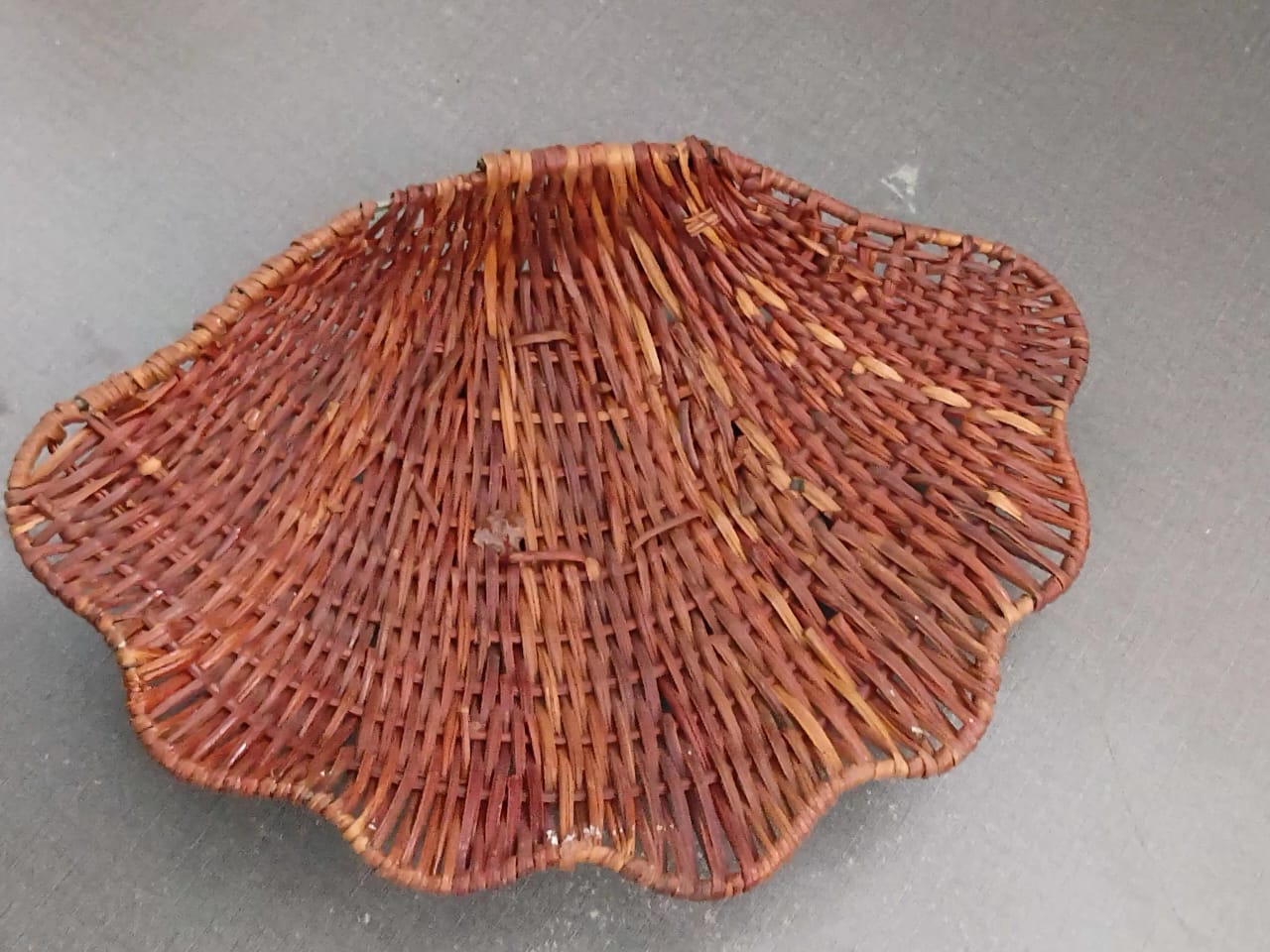 Scalloped Woven Willow Shell Tray. Scalloped Woven Willow Shell Tray.